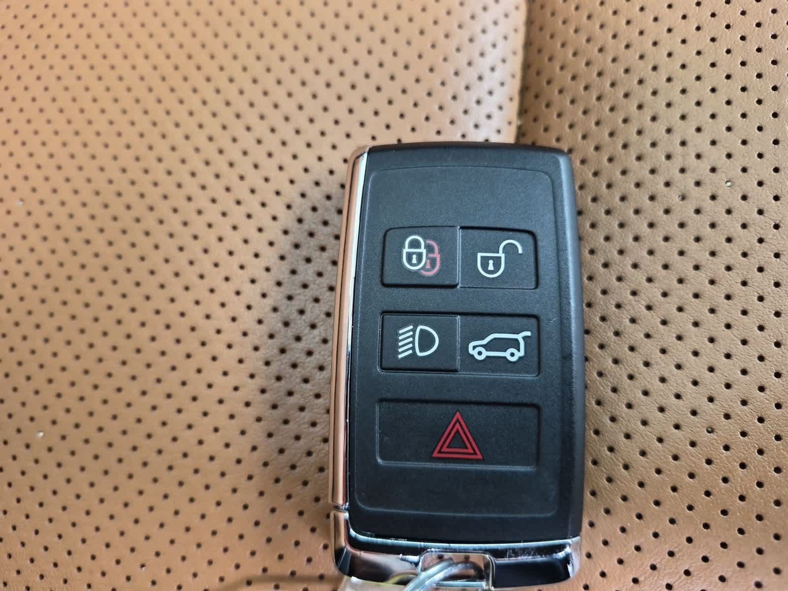 Certified 2023 Land Rover Defender 110 X-Dynamic SE AWD/4WD image 38