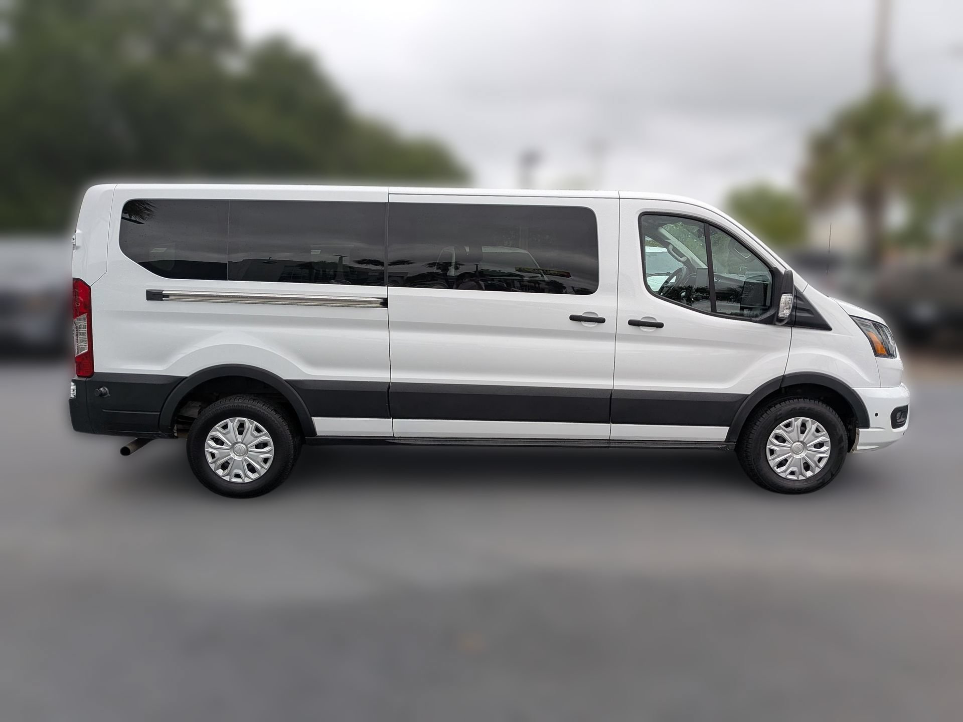 Used 2024 Ford Transit 350 XLT RWD image 4