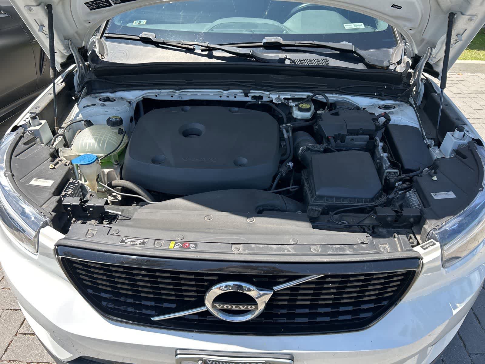 Used 2019 Volvo XC40 T4 R-Design FWD image 30