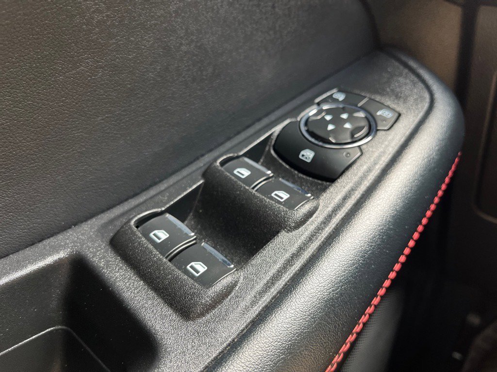 Used 2024 Ford Edge ST-Line w/ Cold Weather Package image 28