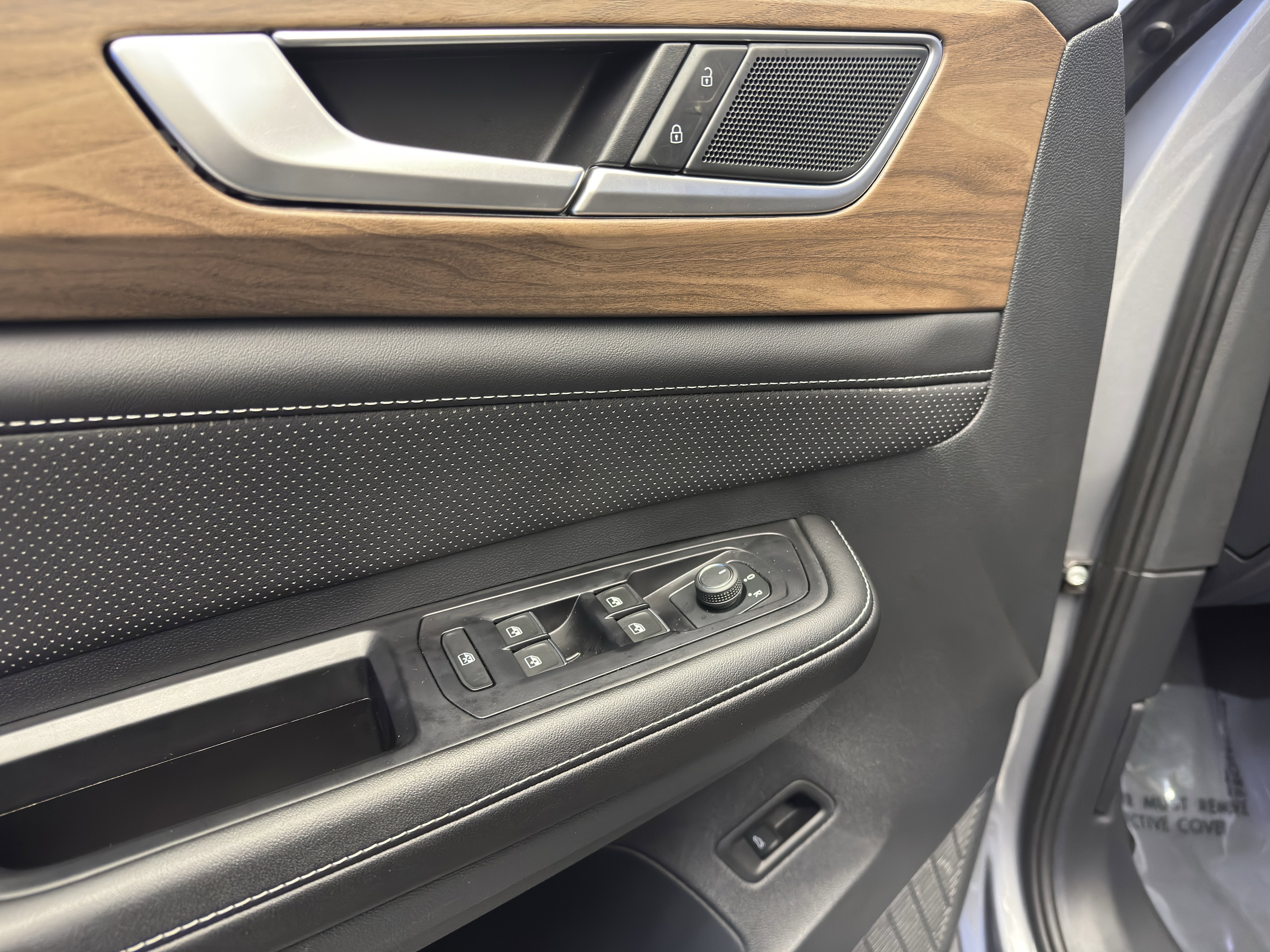 Certified 2025 Volkswagen Atlas SE w/ Panoramic Sunroof Package image 11