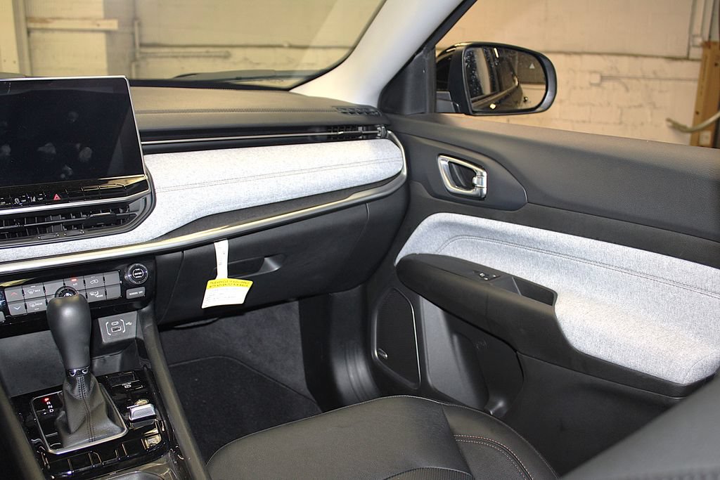 Certified 2022 Jeep Compass Latitude w/ Sun and Sound Group AWD/4WD image 35