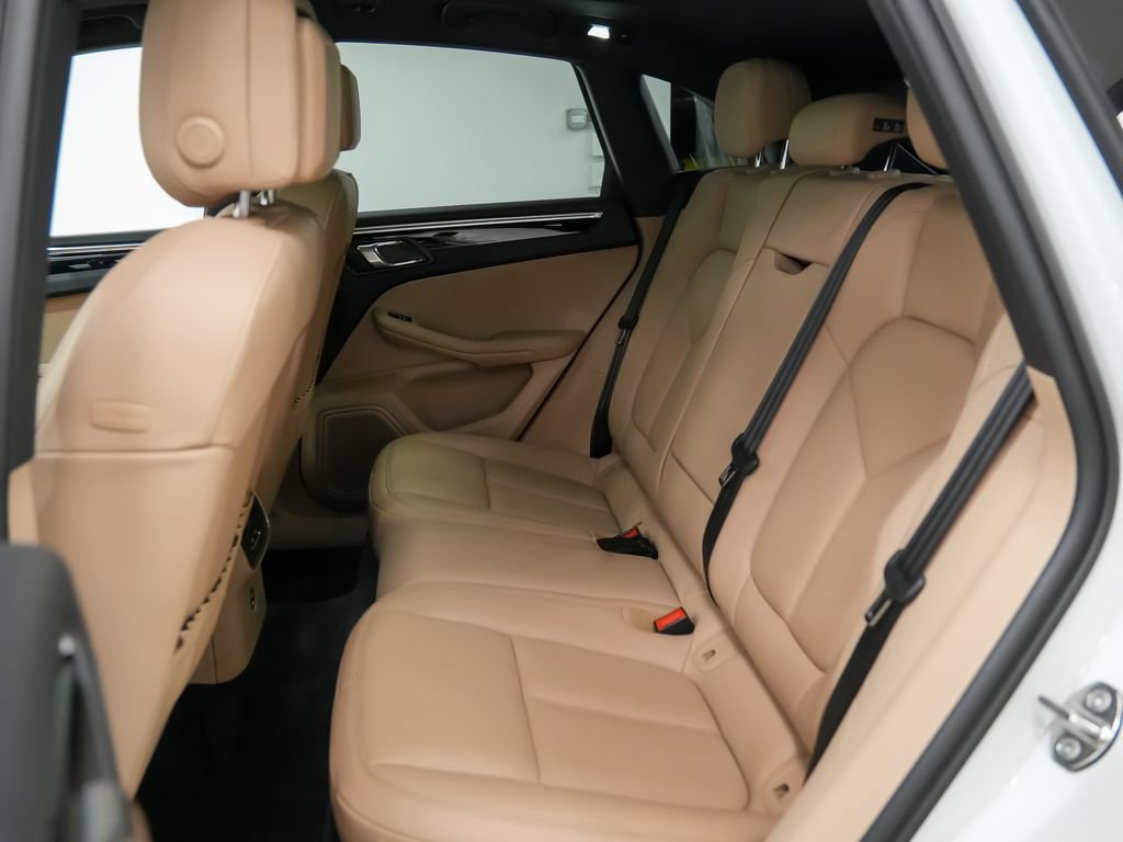 Certified 2023 Porsche Macan AWD/4WD image 17
