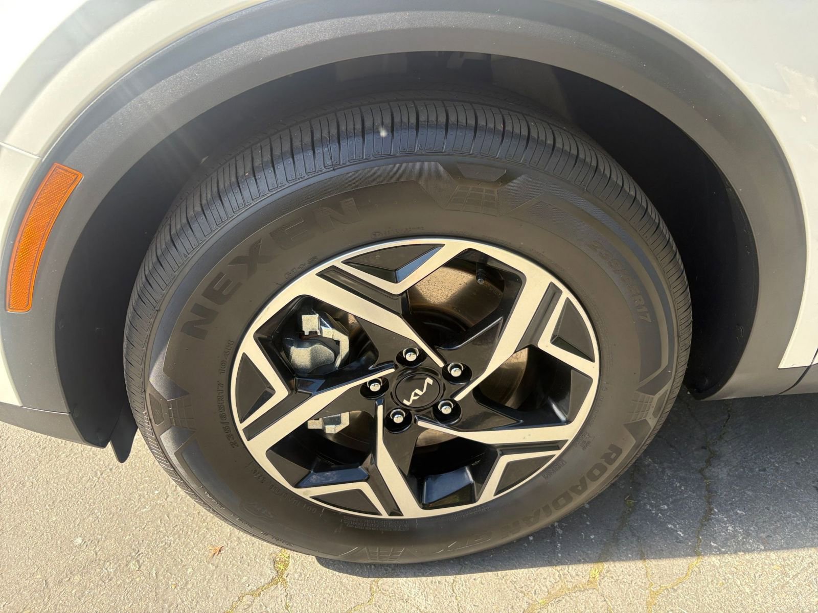 Used 2025 Kia Sportage LX image 28