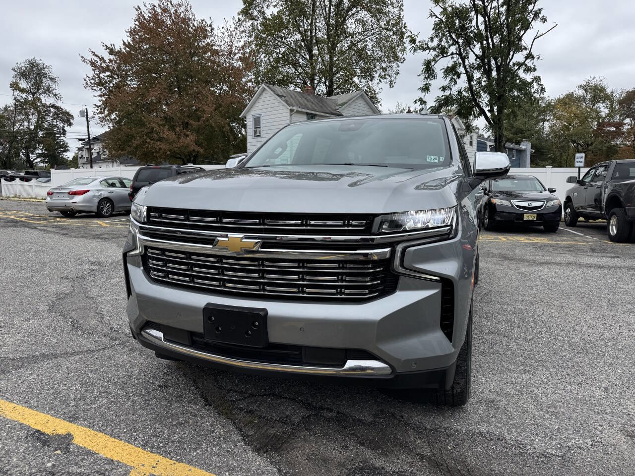 Used 2023 Chevrolet Suburban Premier image 2