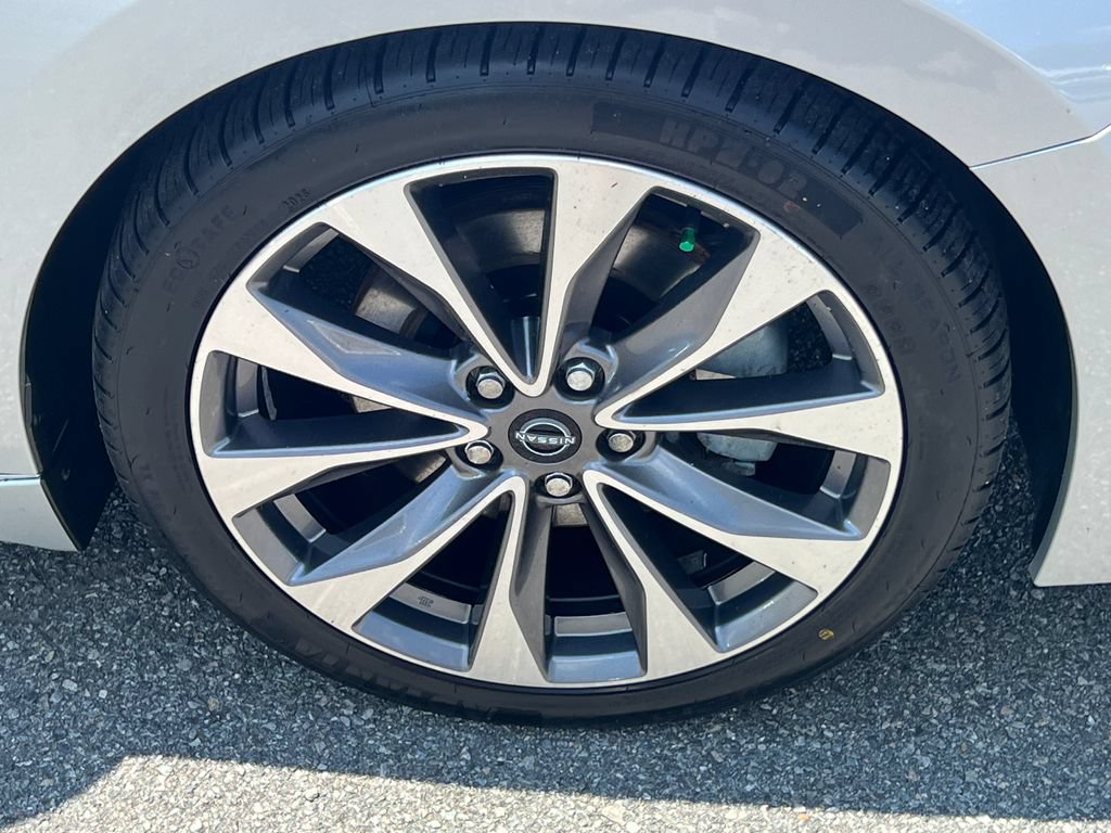 Used 2023 Nissan Maxima Platinum w/ Sport Mat Group FWD image 13