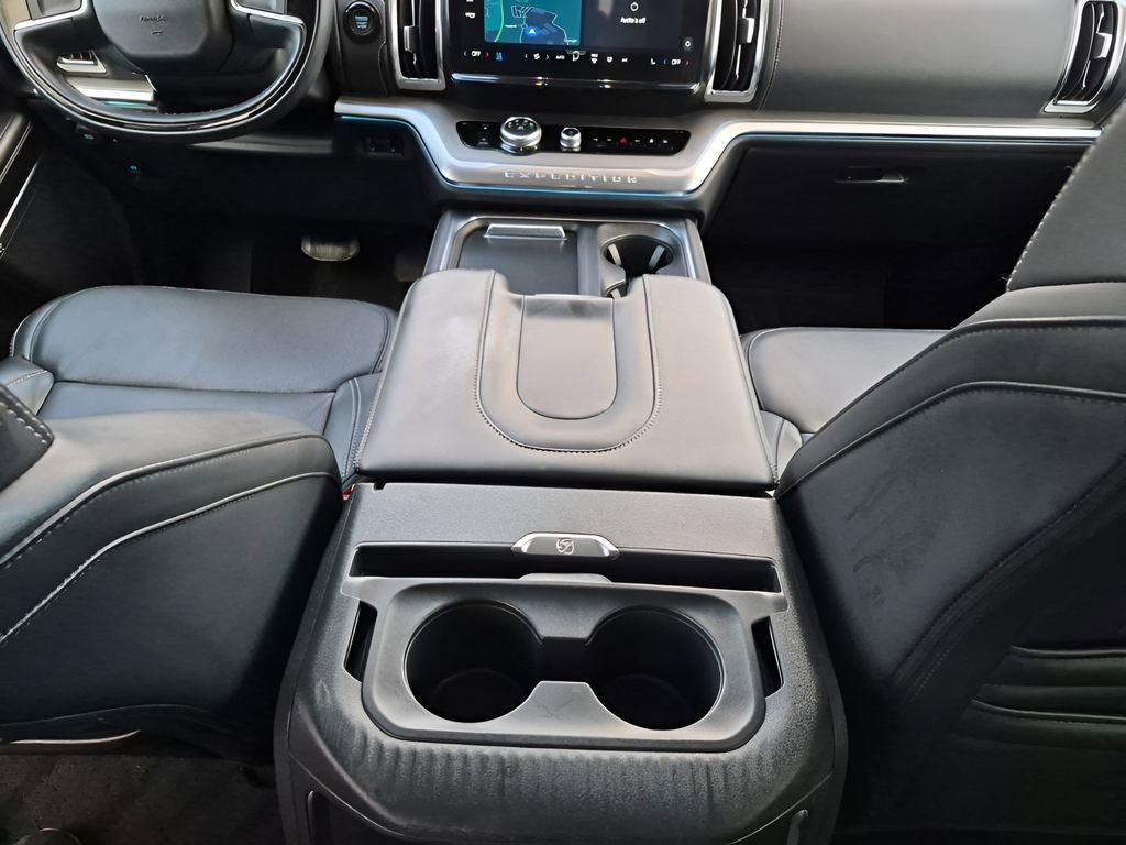 Used 2025 Ford Expedition Platinum image 22