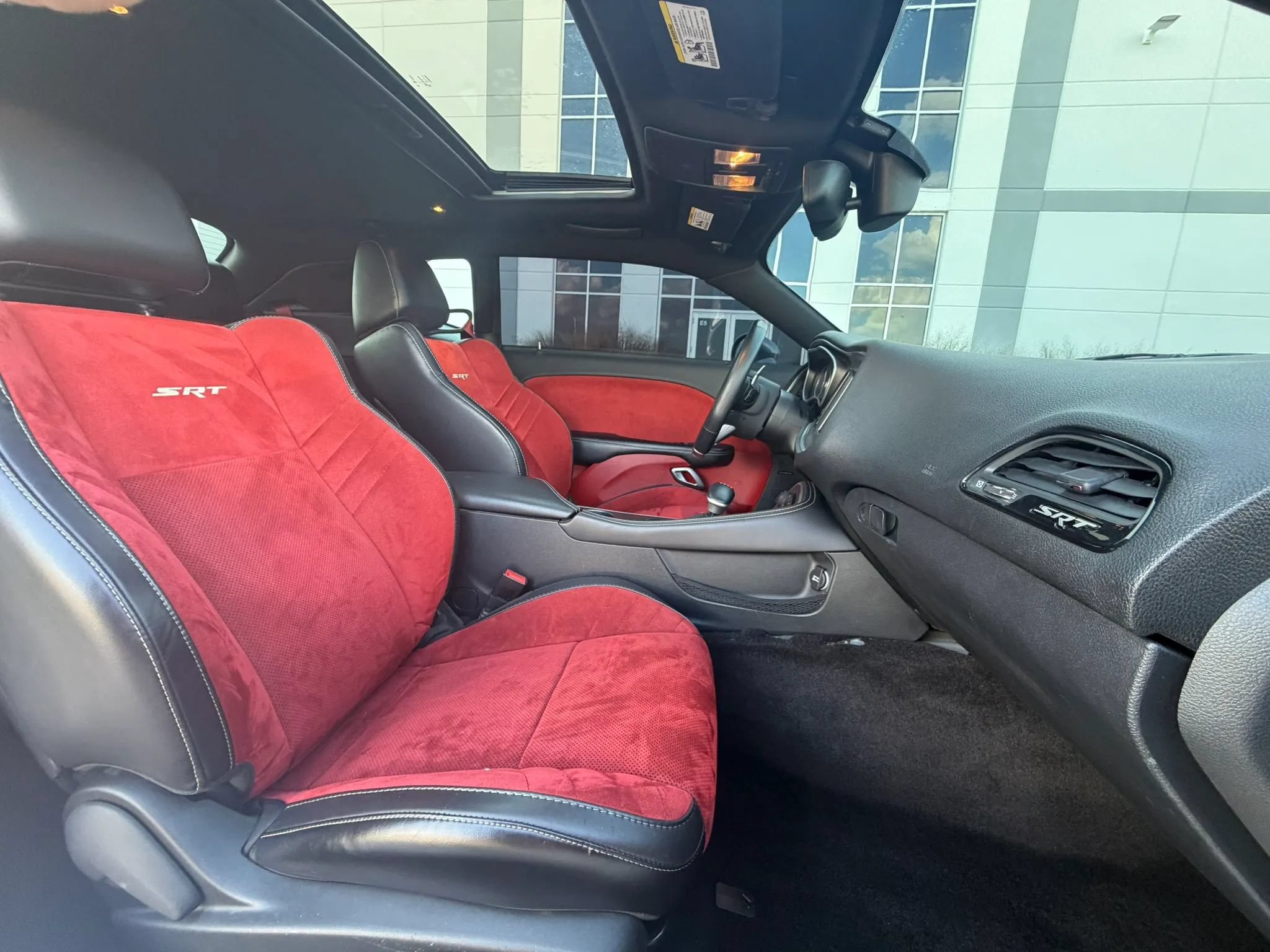 Used 2015 Dodge Challenger SRT RWD image 20