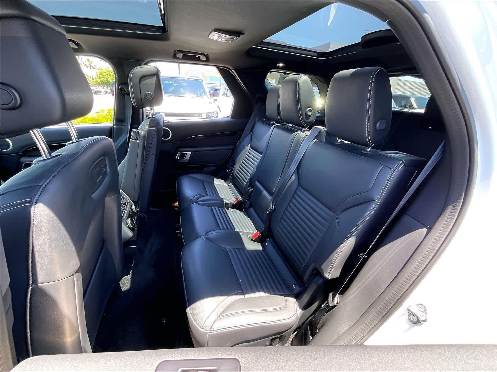 Used 2025 Land Rover Discovery S AWD/4WD image 26