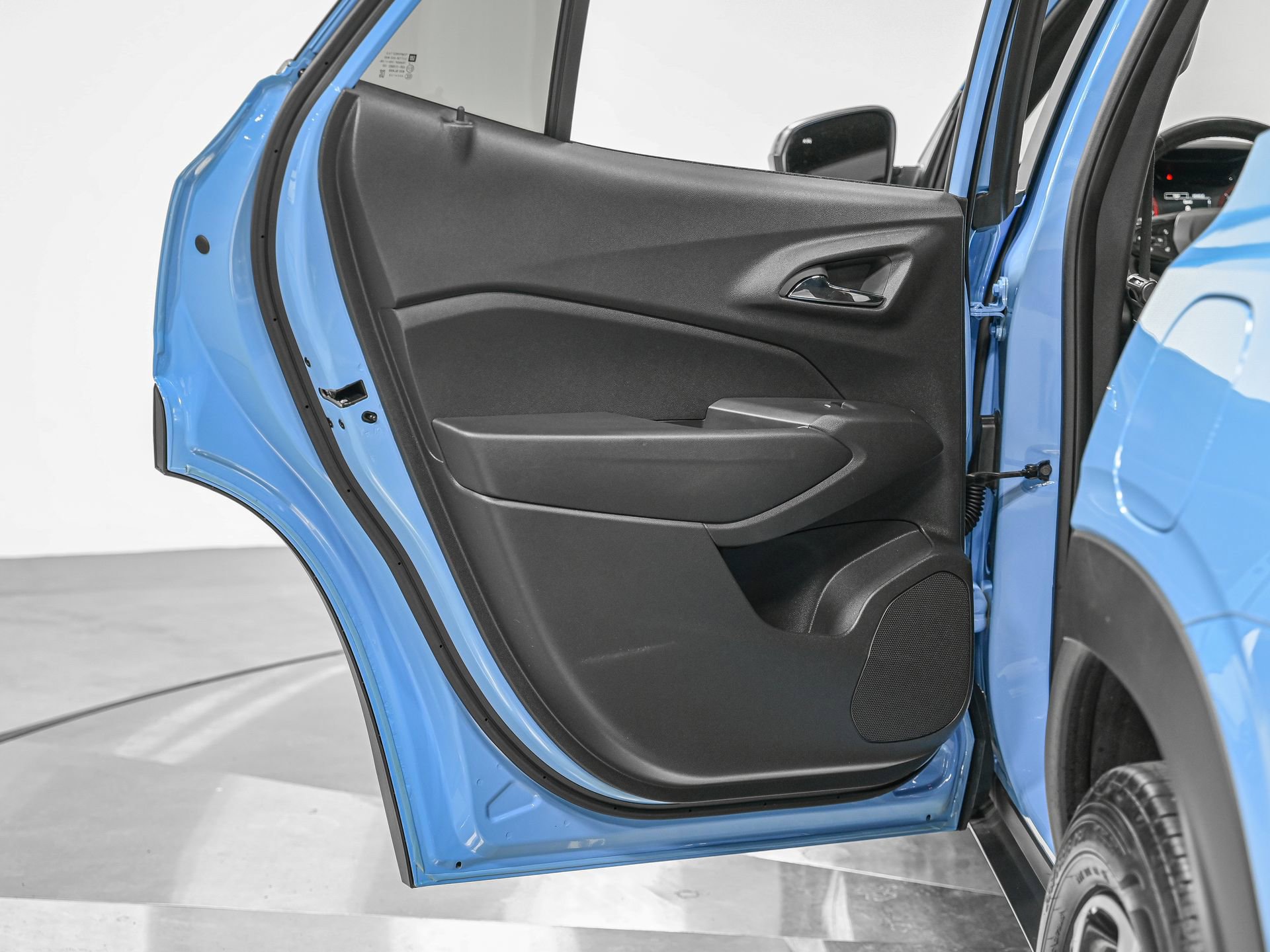 Used 2025 Chevrolet Trax RS w/ Driver Confidence Package FWD image 25