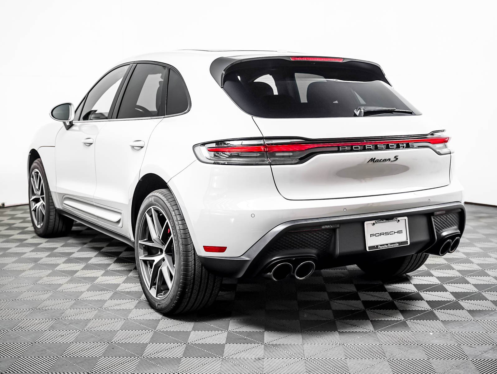 Certified 2026 Porsche Macan S AWD/4WD image 3