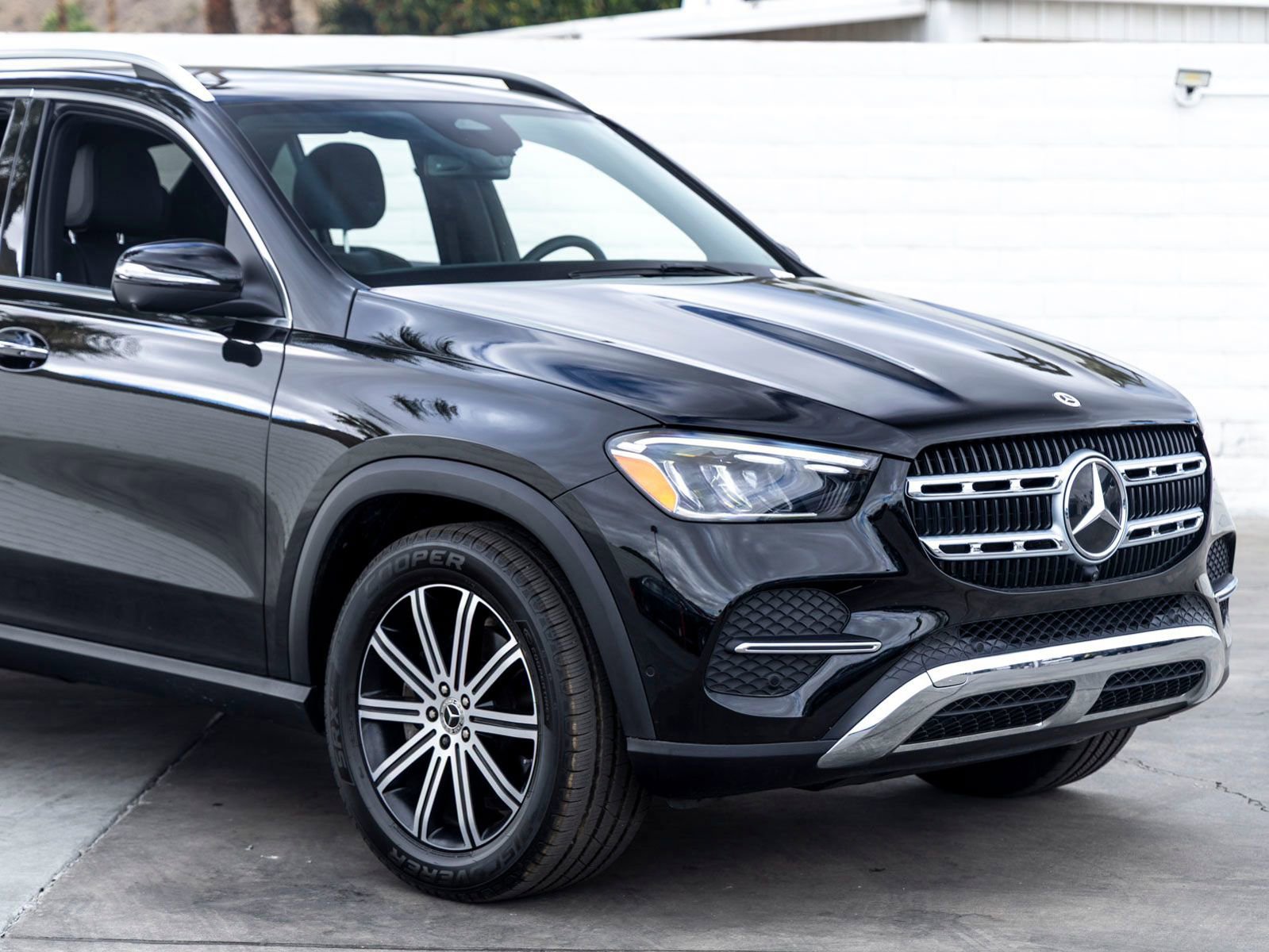 Used 2025 Mercedes-Benz GLE 350 4MATIC image 3