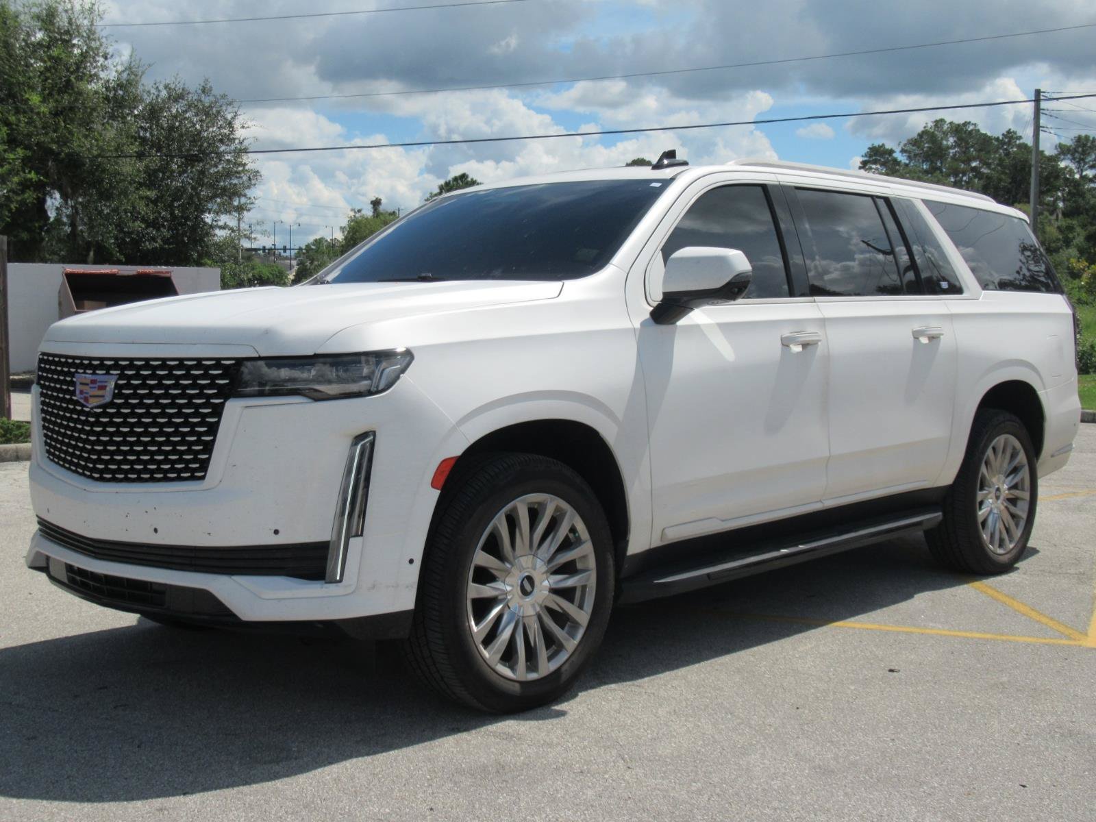 Used 2023 Cadillac Escalade ESV Premium Luxury AWD/4WD image 3