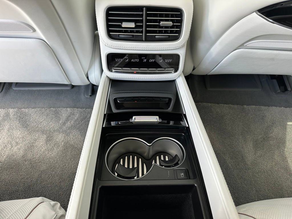 Used 2025 Mercedes-Benz Maybach GLS 600 4MATIC image 39
