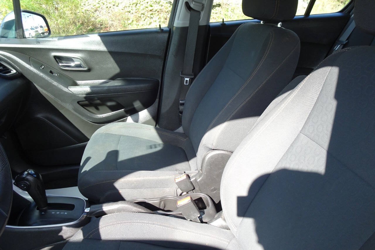 Used 2019 Chevrolet Trax LS AWD/4WD image 15