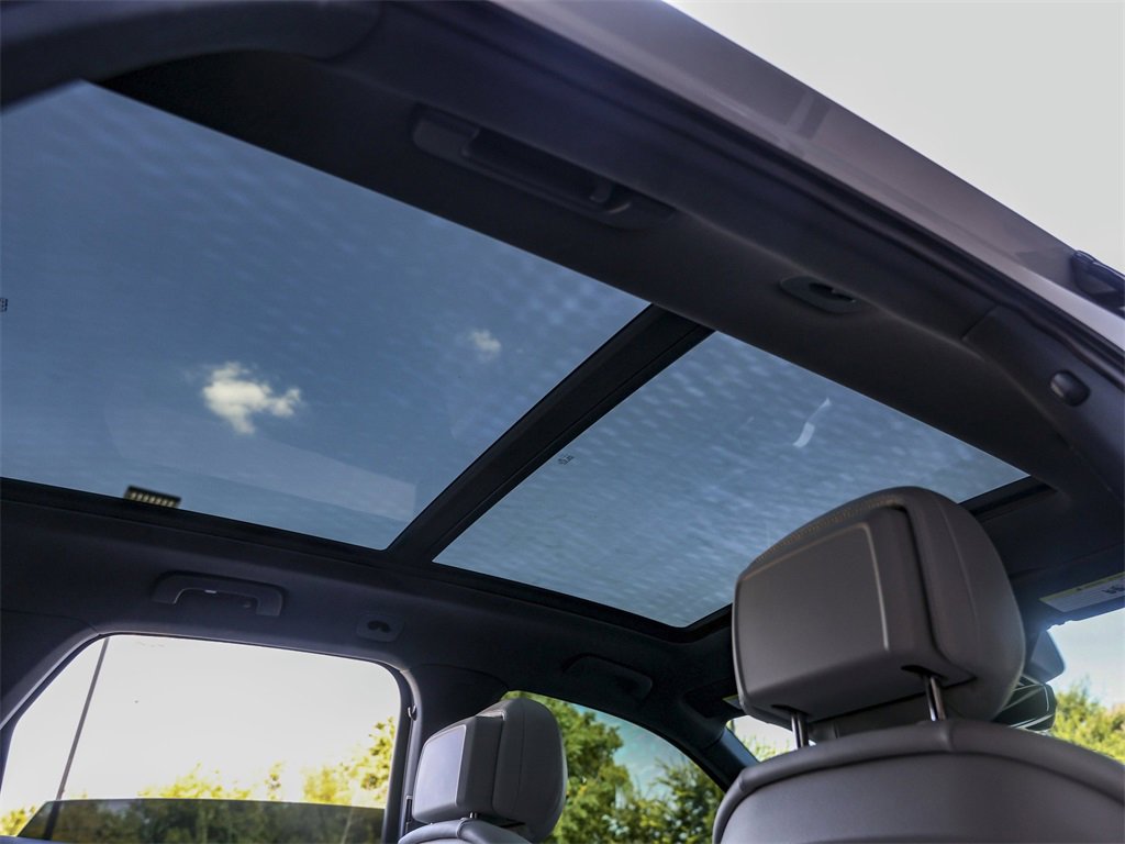 Certified 2023 Porsche Cayenne Platinum Edition image 40