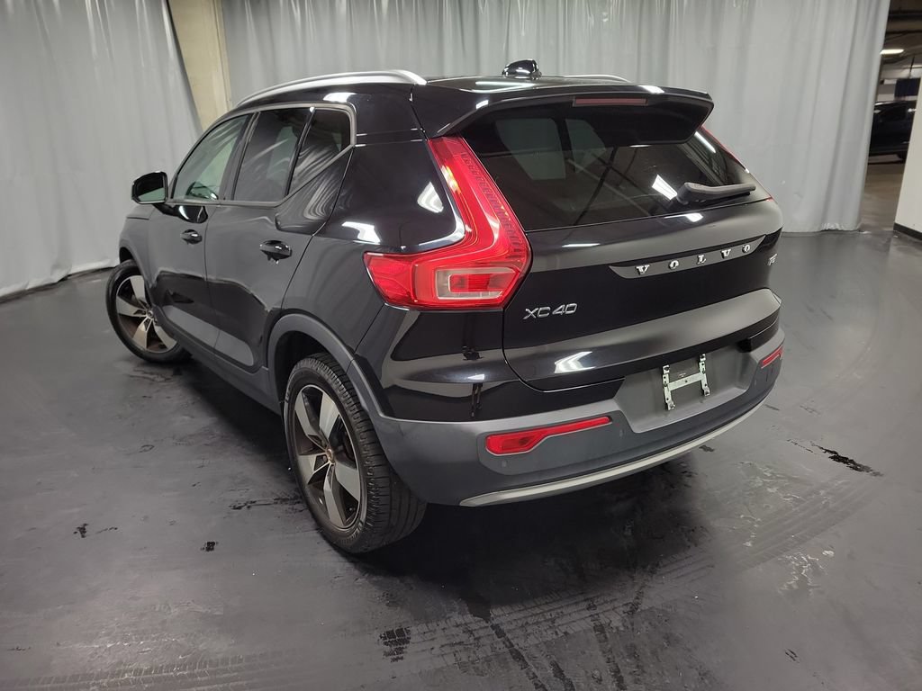 Used 2020 Volvo XC40 T5 Momentum w/ Protection Package Premier AWD/4WD image 6