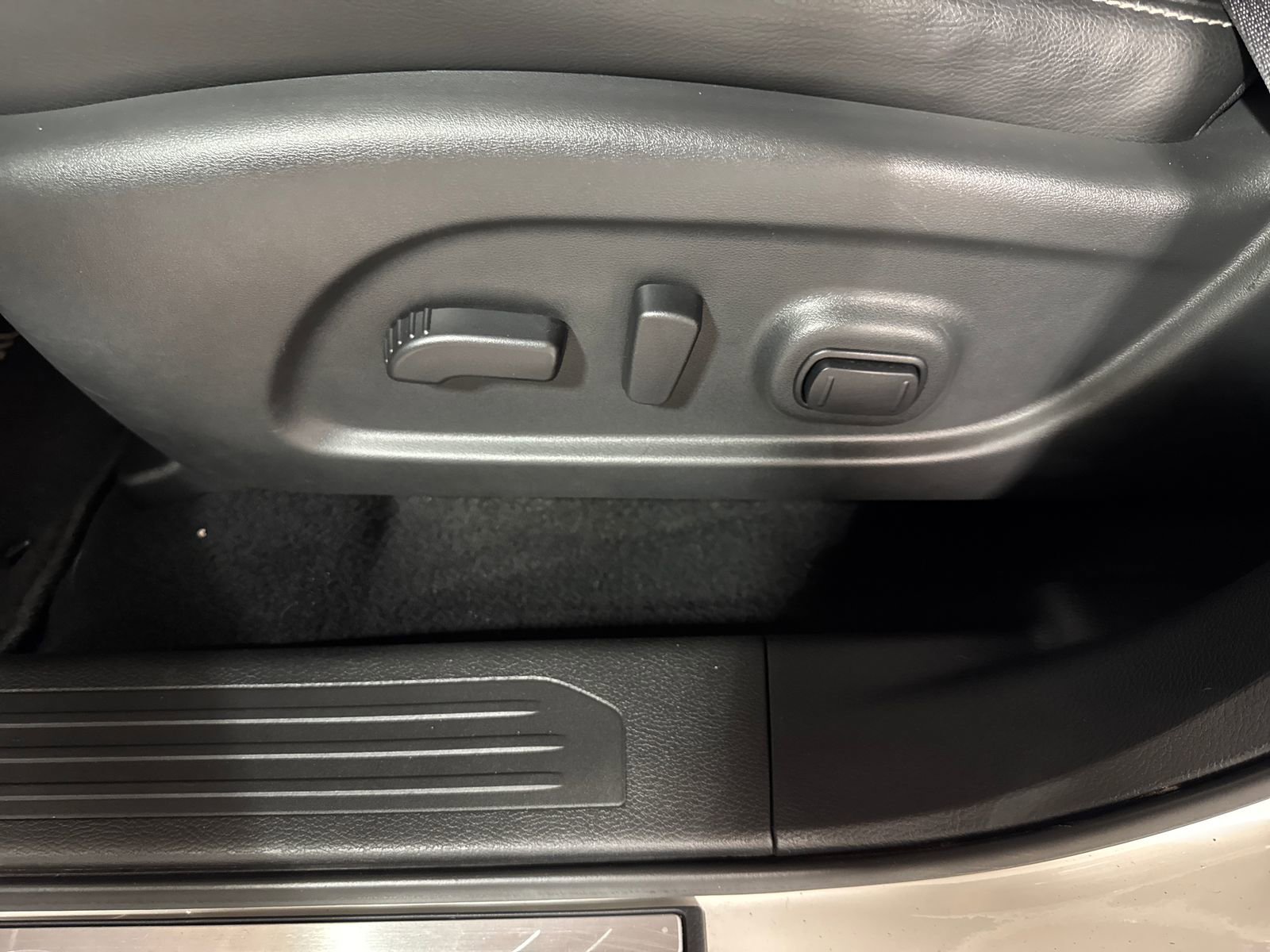 Used 2020 Nissan Murano SL w/ Cargo Package FWD image 15
