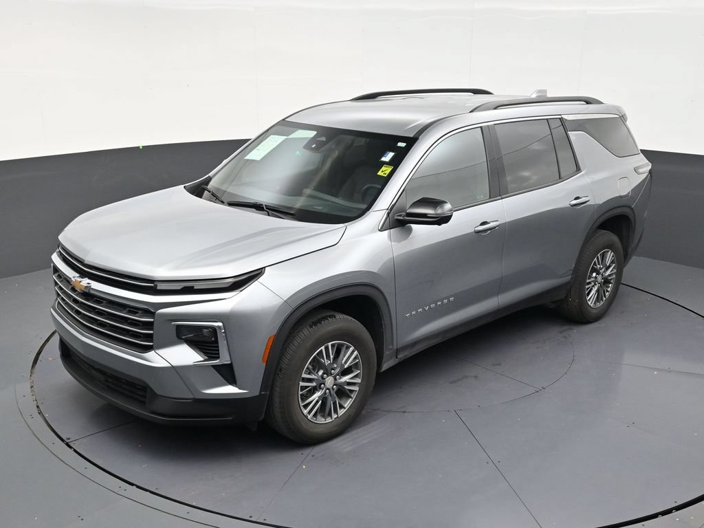 Used 2024 Chevrolet Traverse LT FWD image 11