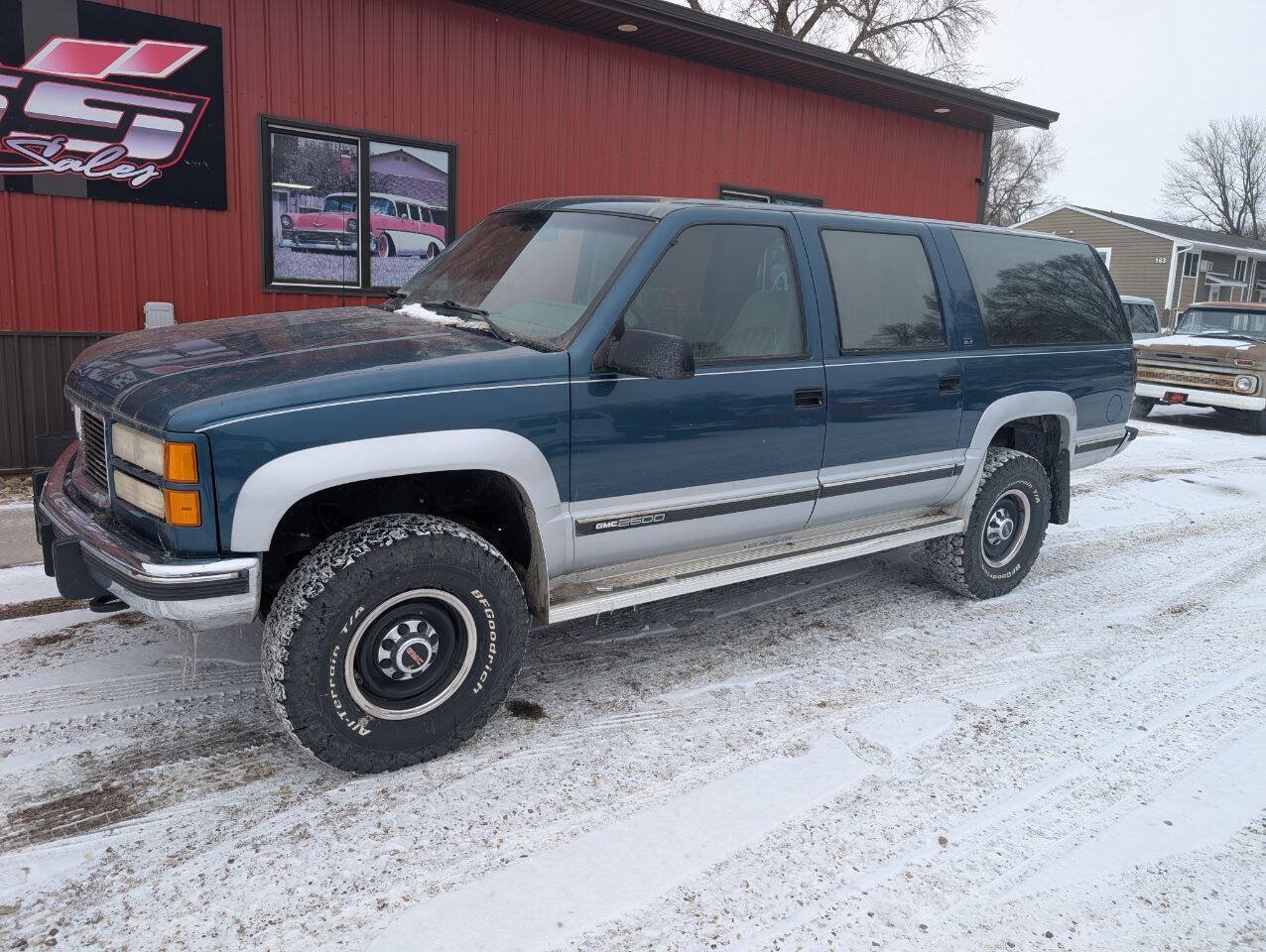 Used 1994 GMC Suburban 2500 AWD/4WD image 2