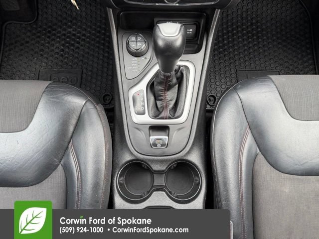 Used 2017 Jeep Cherokee Trailhawk AWD/4WD image 29