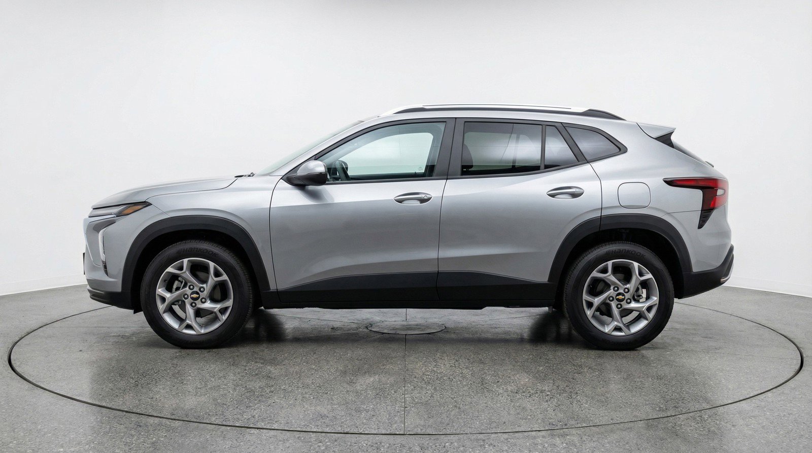 Used 2025 Chevrolet Trax LT FWD image 5