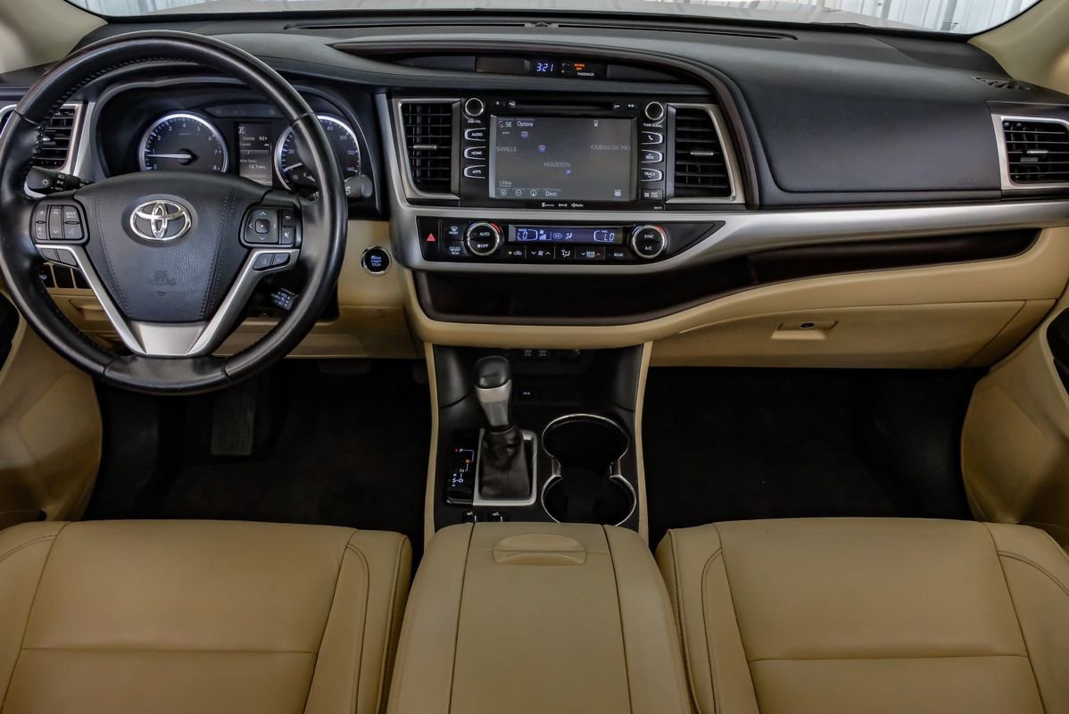 Used 2018 Toyota Highlander XLE FWD image 13