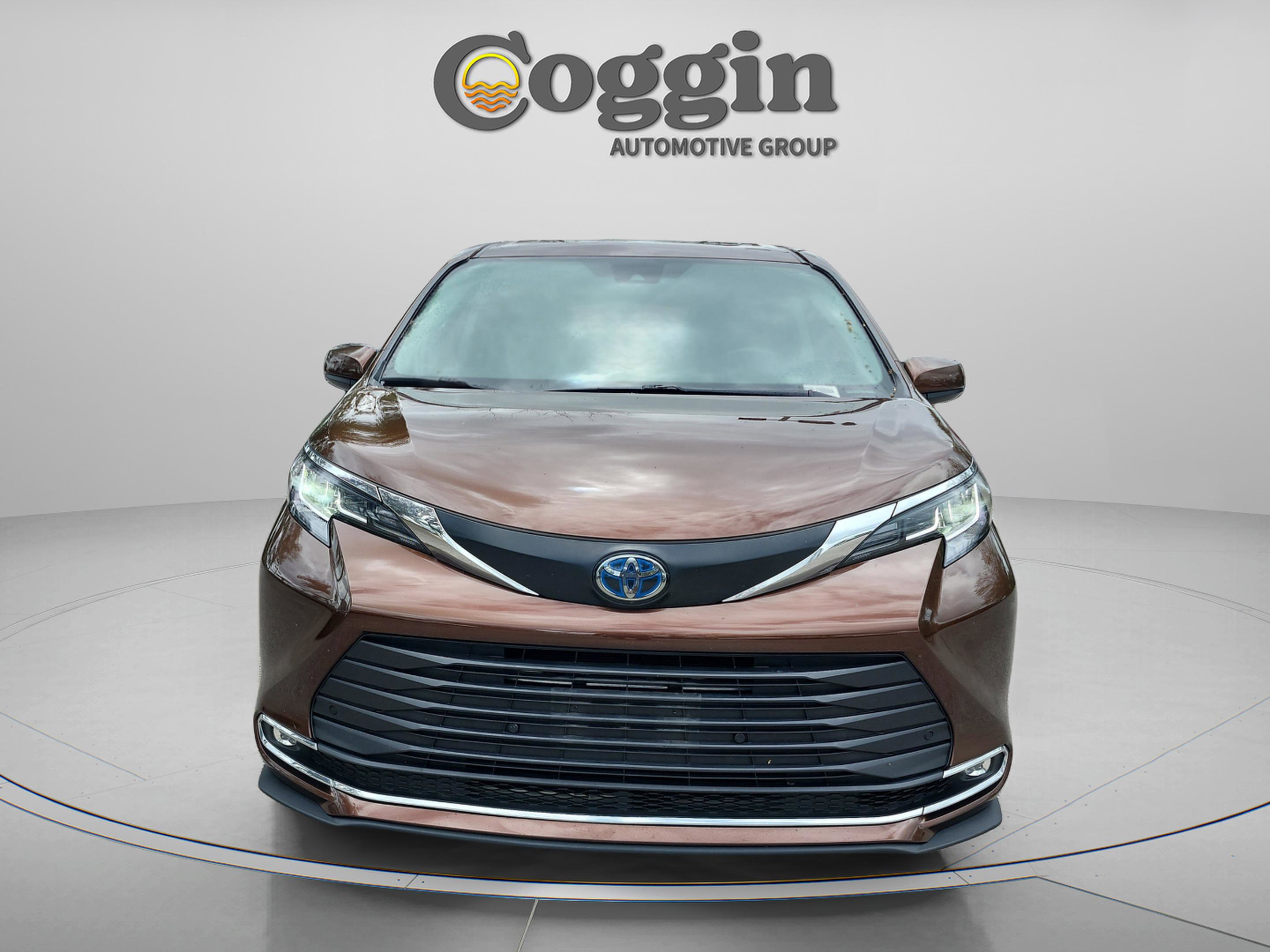 Used 2023 Toyota Sienna XLE image 8