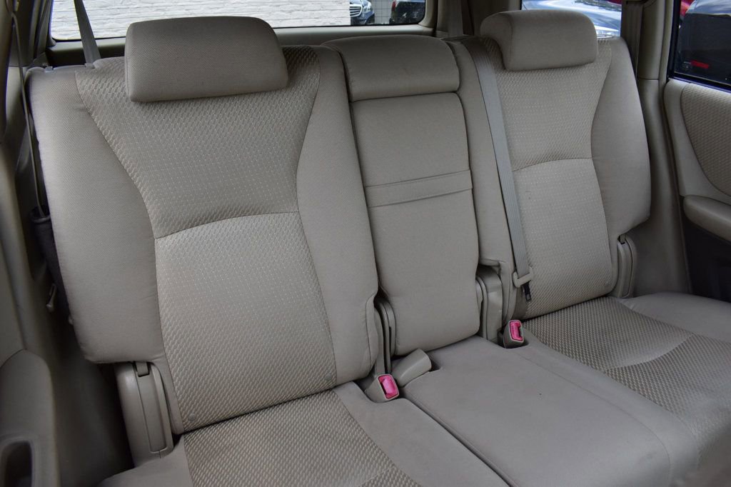 Used 2005 Toyota Highlander 4WD V6 w/ 3rd Row image 22