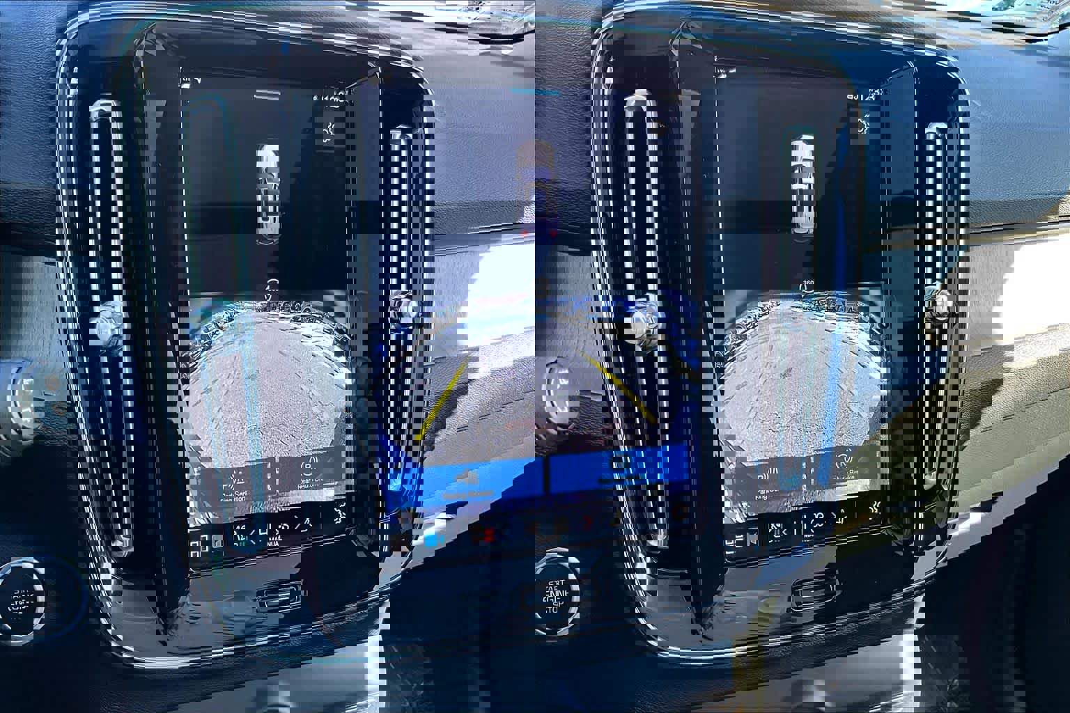 Used 2023 Volvo XC40 B5 Plus w/ Driver Assist Package image 28