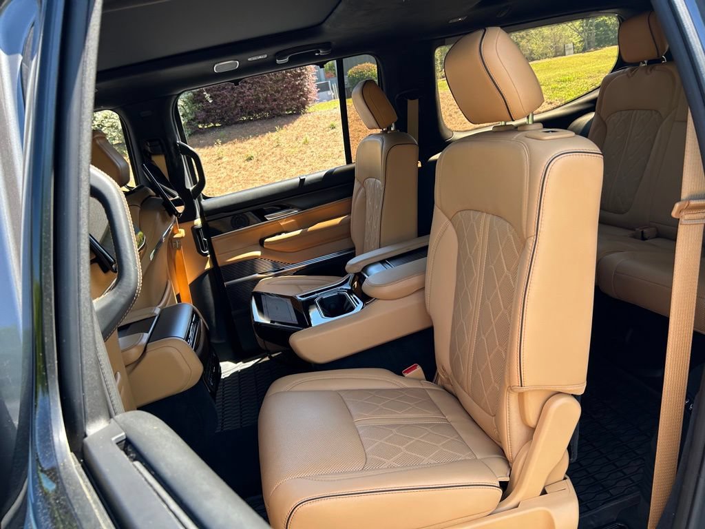 Used 2024 Jeep Grand Wagoneer Series III w/ Rear Seat Video Group 1 AWD/4WD image 49