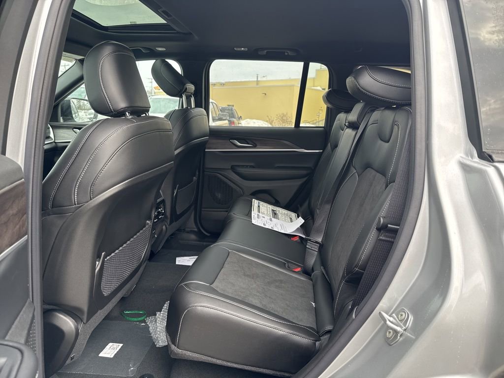 New 2026 Jeep Grand Cherokee Altitude image 23