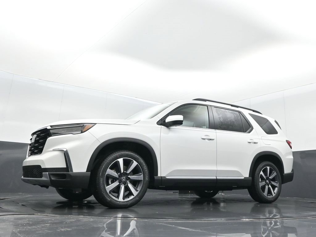 New 2025 Honda Pilot Touring image 11