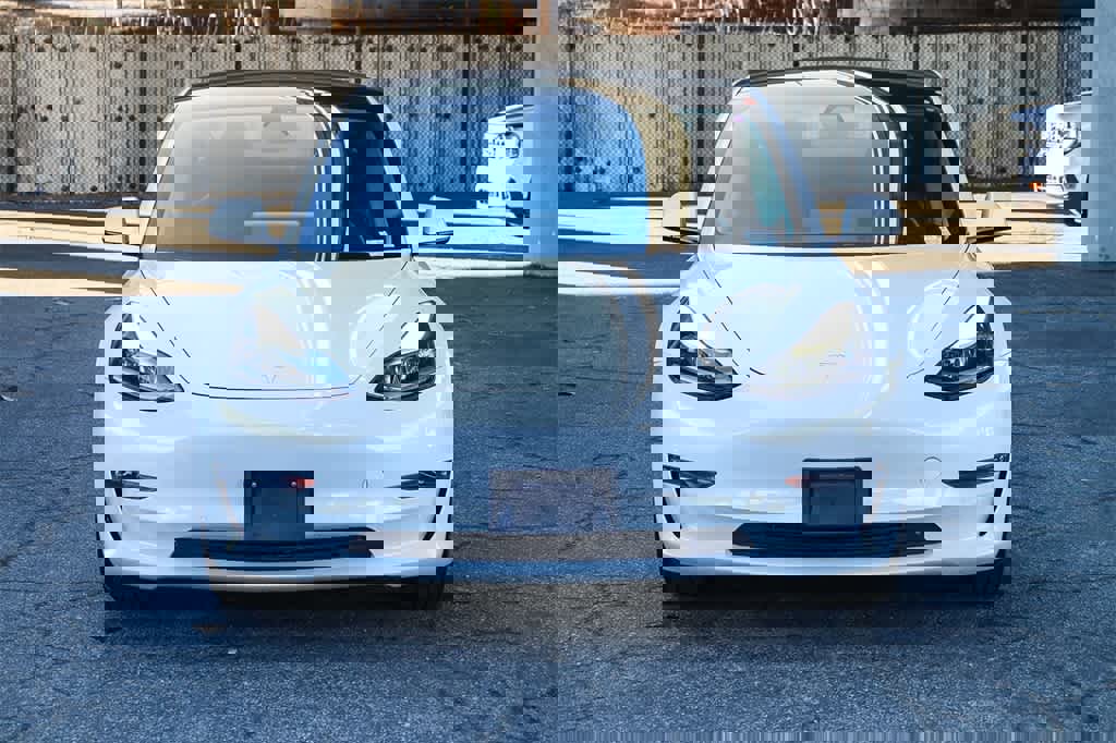 Used 2021 Tesla Model 3 Standard Range Plus image 2