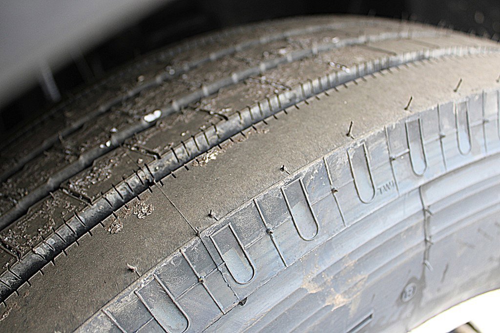 Used 2019 Isuzu NPR image 26