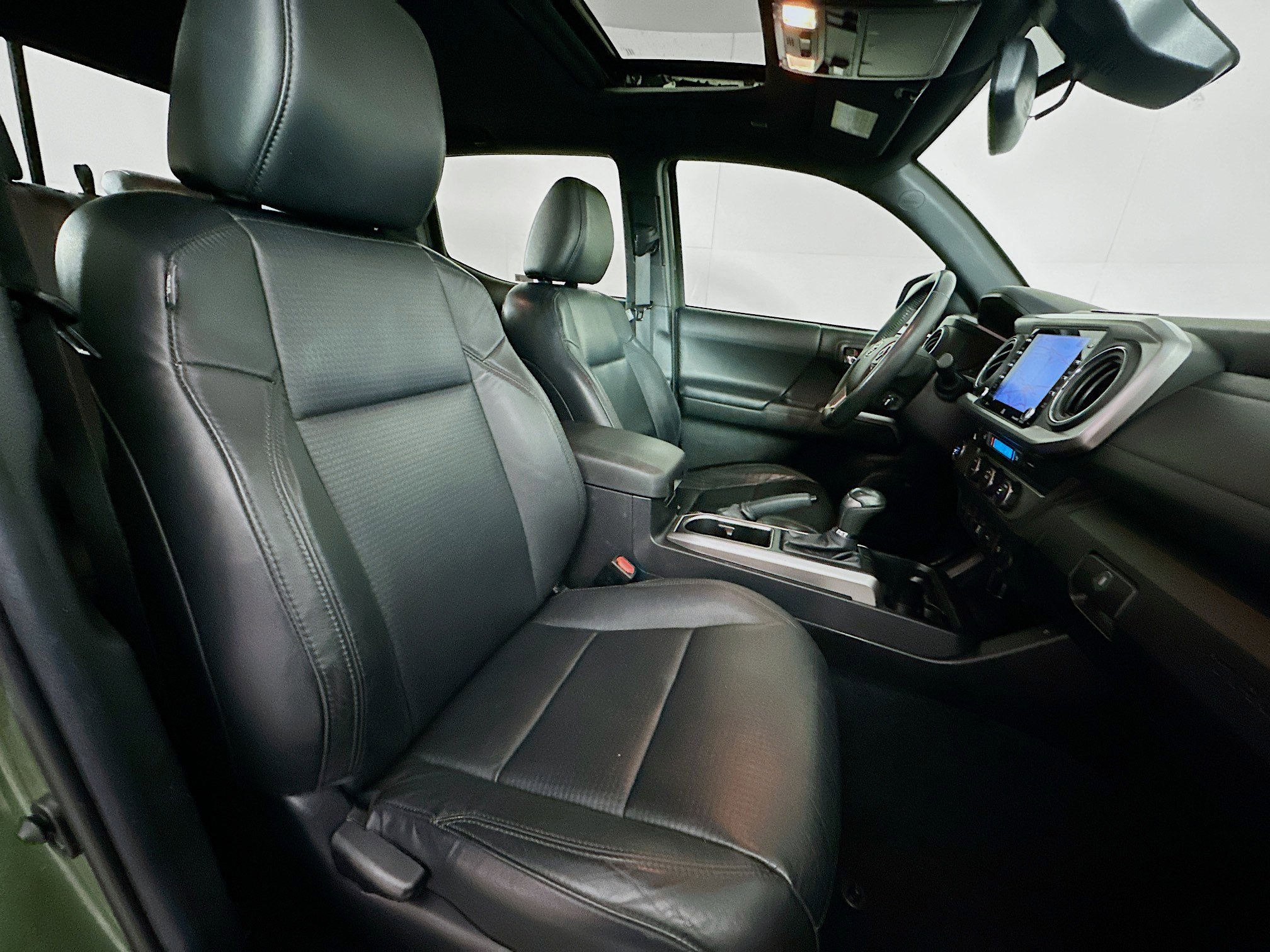 Used 2021 Toyota Tacoma Limited image 30