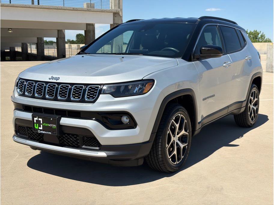Used 2024 Jeep Compass Limited AWD/4WD image 3