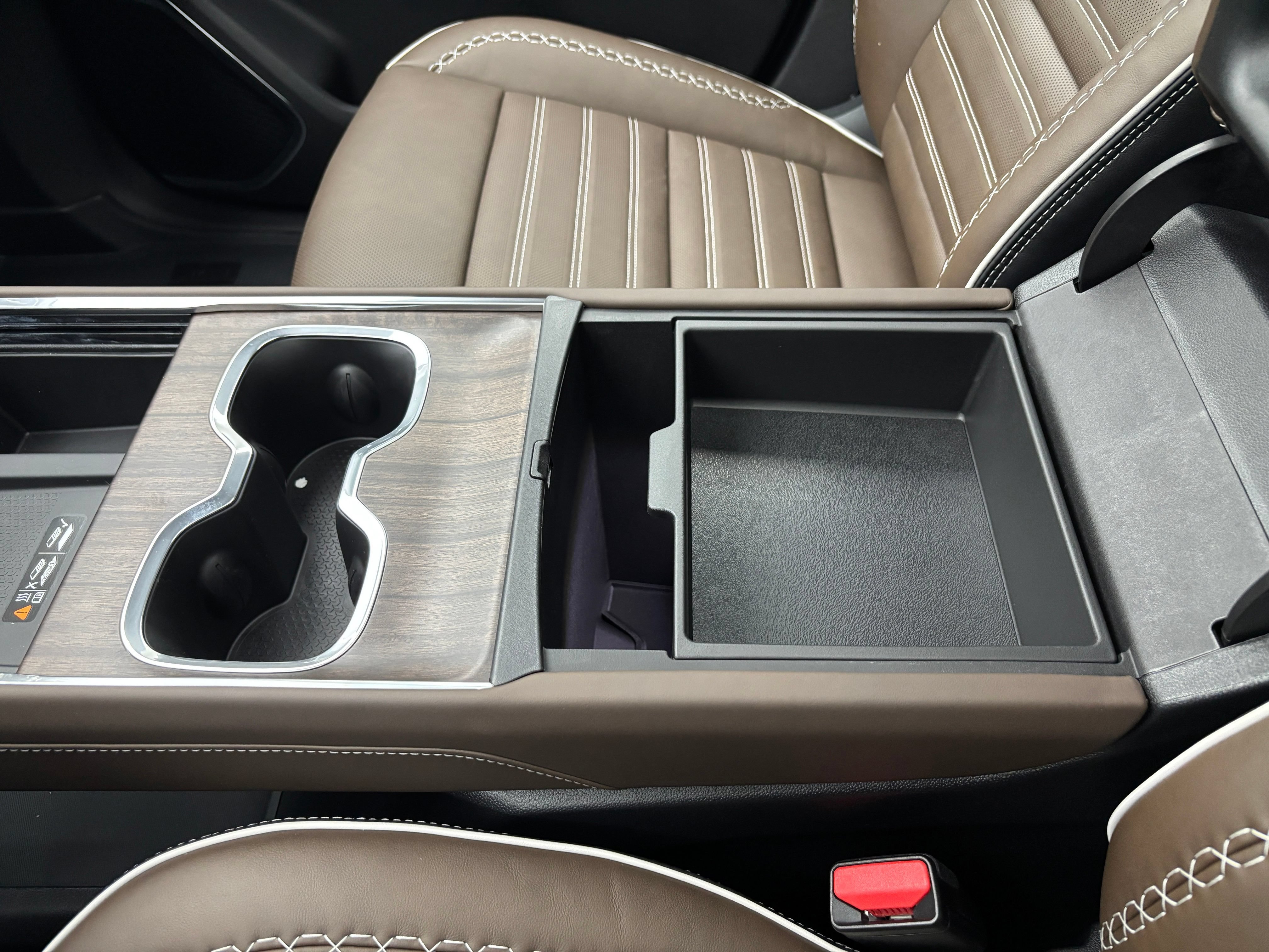 New 2026 GMC Acadia Denali Ultimate w/ LPO, Floor Liner Package AWD/4WD image 37