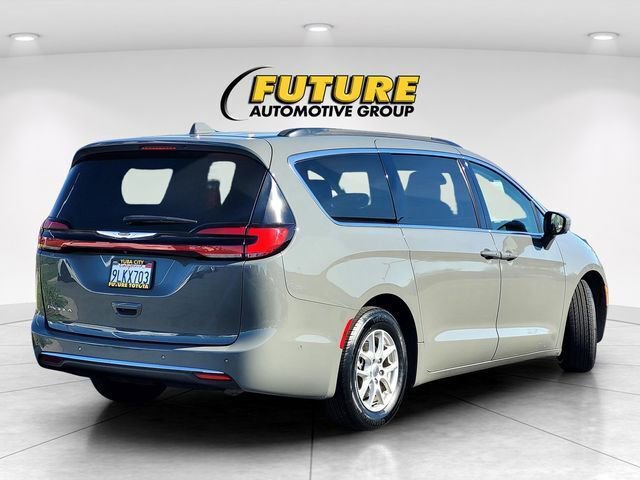 Used 2022 Chrysler Pacifica Touring-L w/ Uconnect Theater Family Group image 5