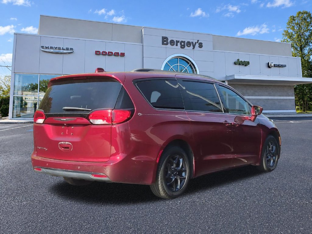 Used 2018 Chrysler Pacifica Touring Plus w/ S Appearance Package FWD image 6
