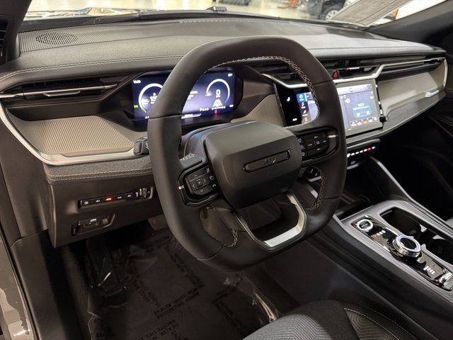 Used 2026 Jeep Cherokee Laredo AWD/4WD image 14