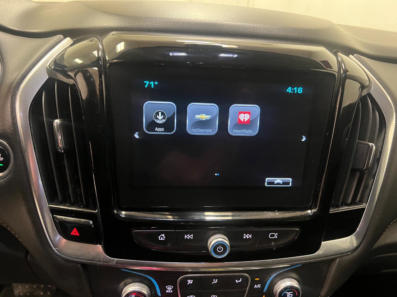 Used 2019 Chevrolet Traverse LT FWD image 45