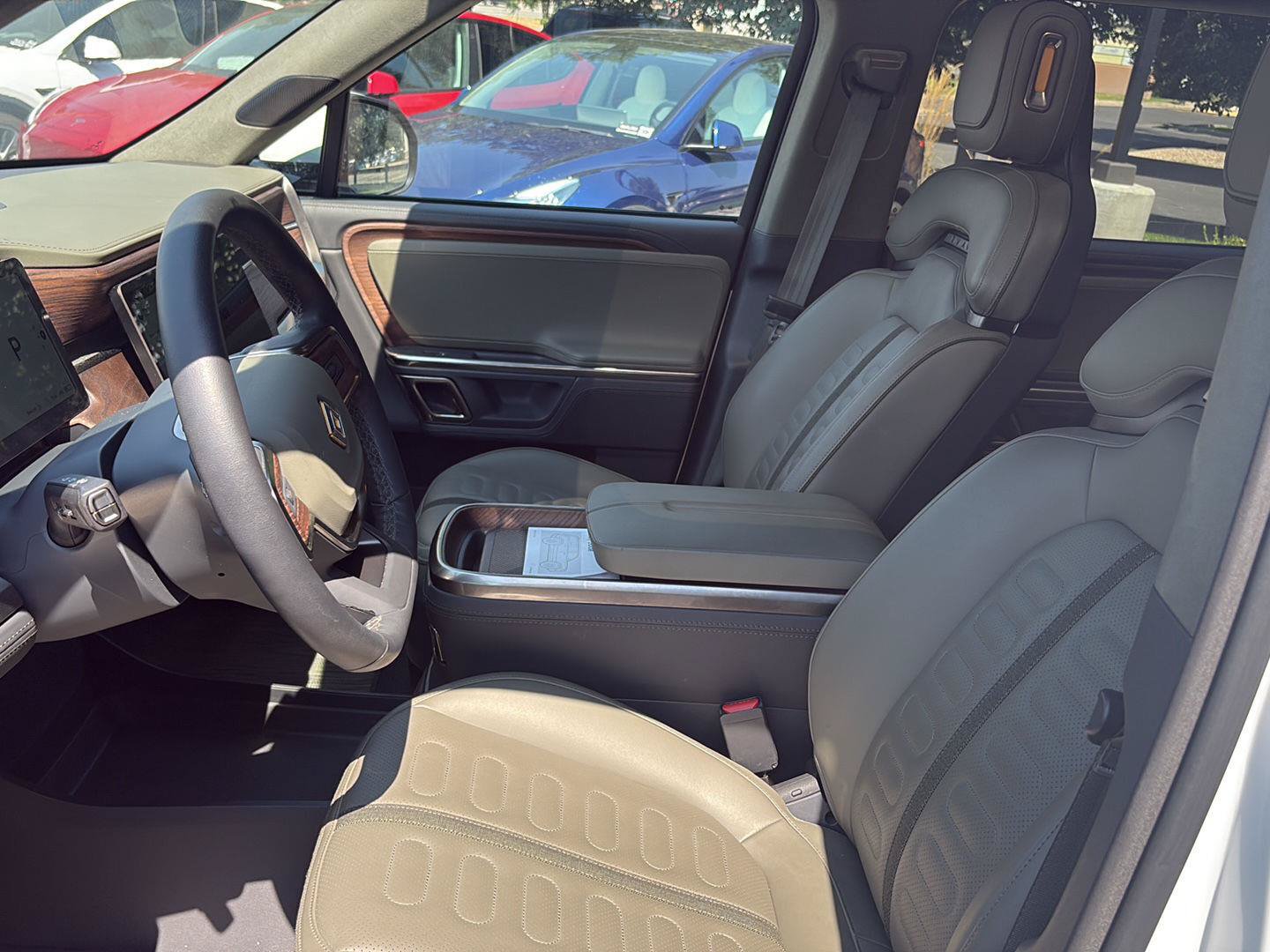 Used 2024 Rivian R1S Adventure AWD/4WD image 15