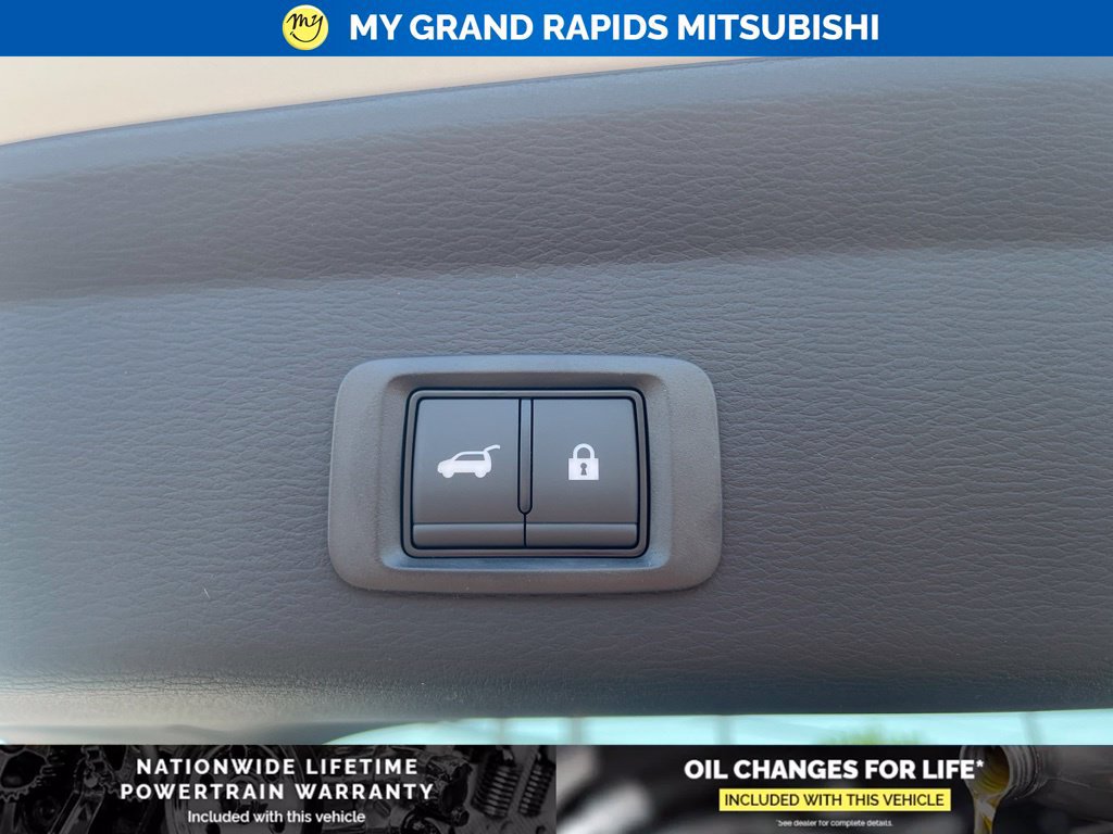 New 2026 Mitsubishi Outlander AWD image 23