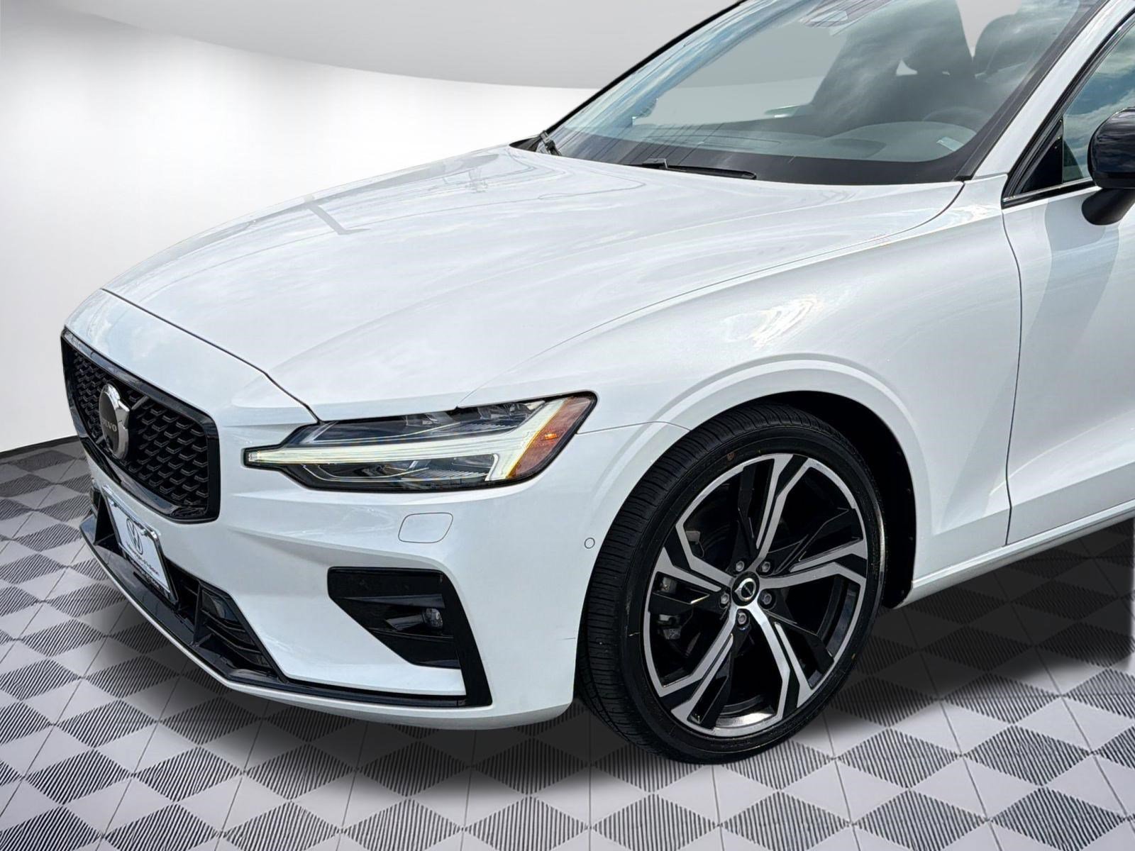 Used 2024 Volvo S60 B5 Plus AWD/4WD image 19