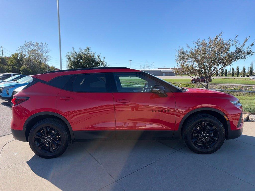 Used 2021 Chevrolet Blazer LT w/ Sound & Technology Package FWD image 25