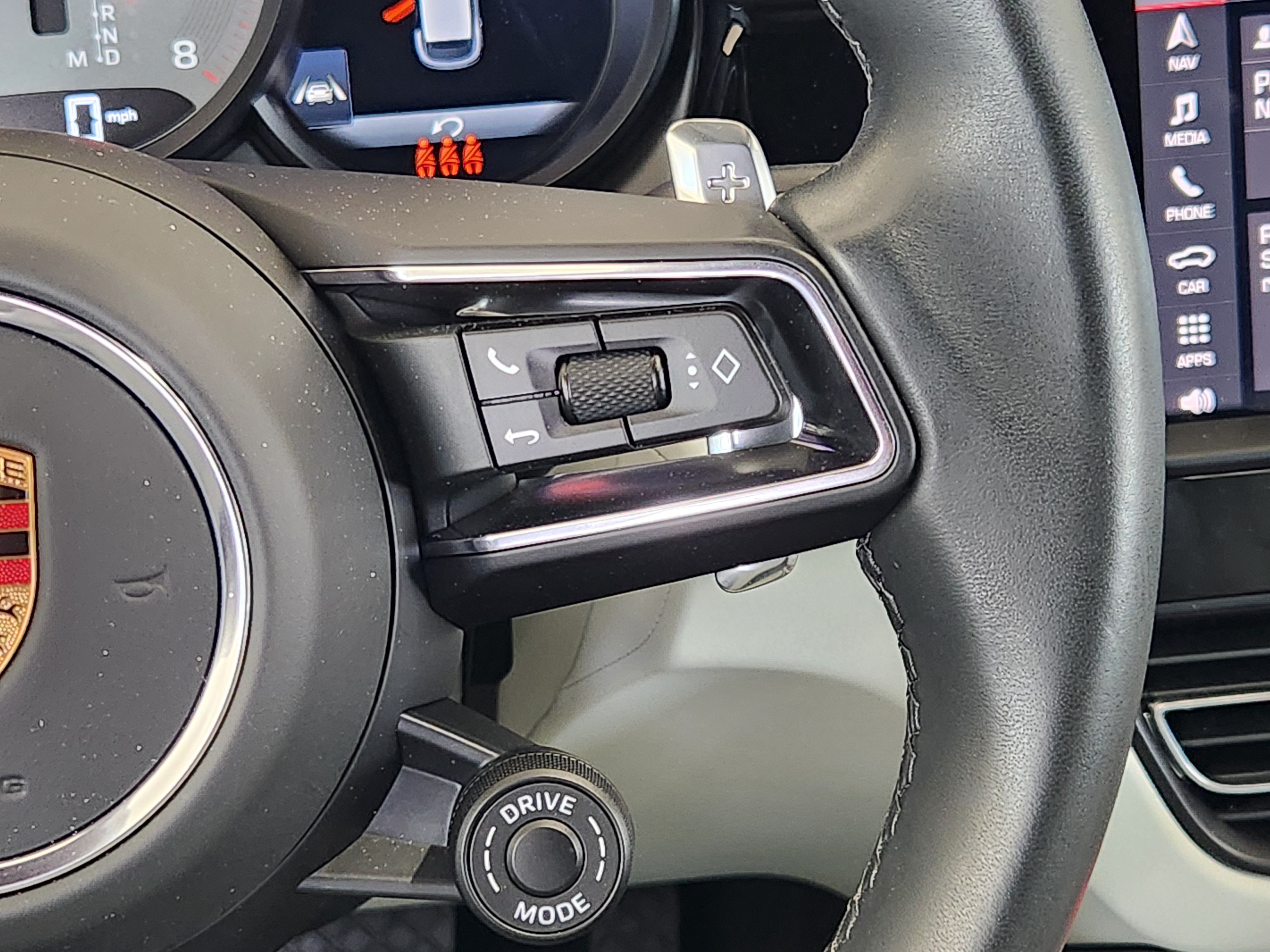 Certified 2023 Porsche Macan S AWD/4WD image 32