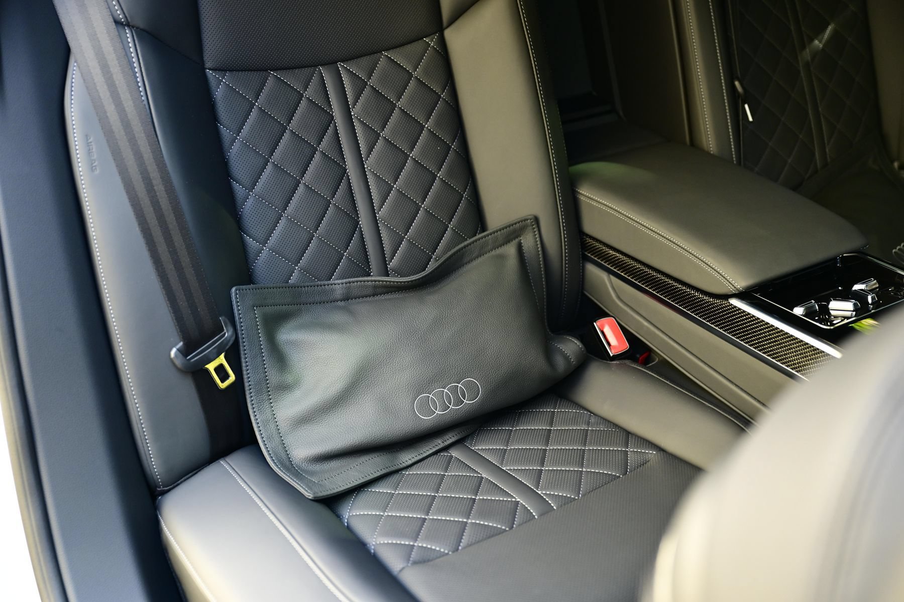 Used 2025 Audi S8 w/ Executive Package AWD/4WD image 33