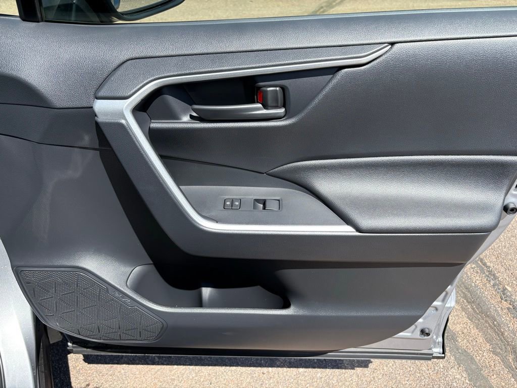 Used 2025 Toyota RAV4 LE image 34