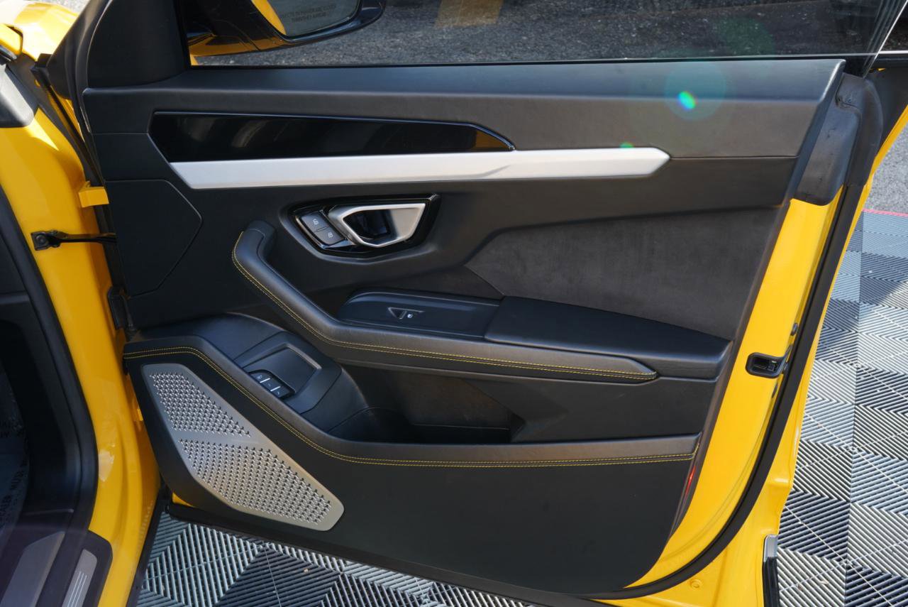 Used 2020 Lamborghini Urus AWD/4WD image 66